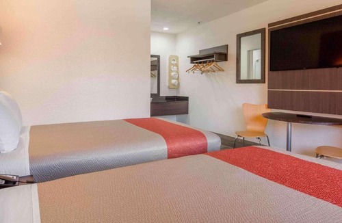 Fremont Hotel | Motel 6-Fremont, CA - South