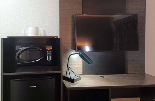 Raisin Hotel | Motel 6 Fresno, CA - Blackstone North