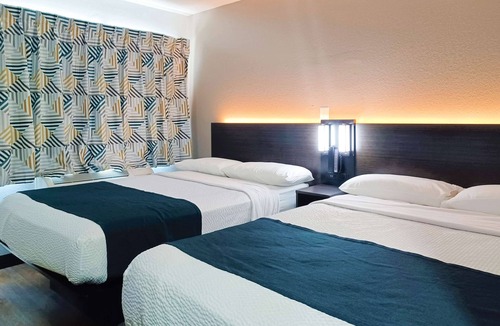Raisin Hotel | Motel 6 Fresno, CA - Blackstone North