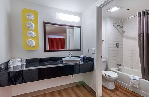 Fresno Hotel | Motel 6 Fresno, CA