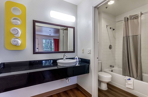 Fresno Hotel | Motel 6 Fresno, CA