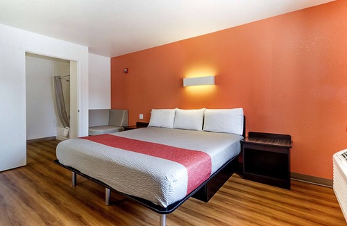 Fresno Hotel | Motel 6 Fresno, CA