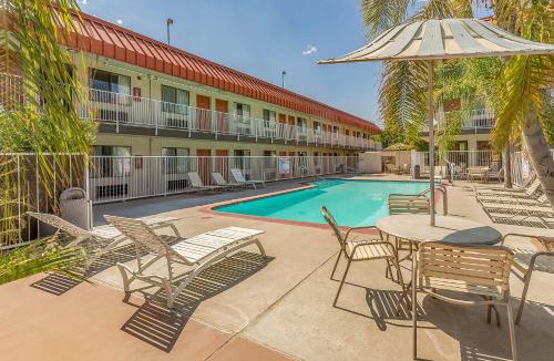 Raisin Hotel | Motel 6-Fresno, CA - Yosemite Hwy
