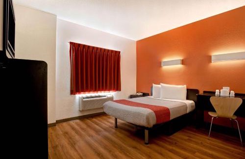 Gilroy Hotel | Motel 6-Gilroy, CA