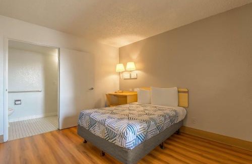 Hayward Hotel | Motel 6 Hayward, CA- Silicon Valley Gateway