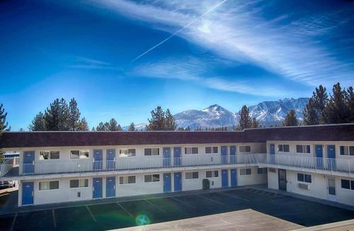 Mammoth Lakes Hotel | Motel 6-Mammoth Lakes, CA