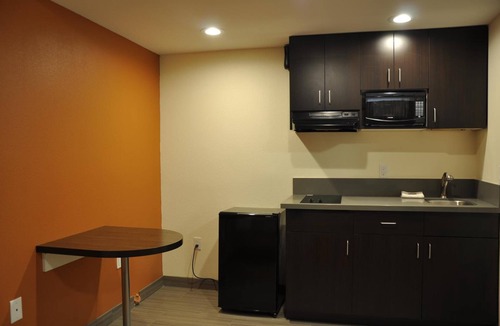 Hesperia Hotel | Motel 6 on Maple