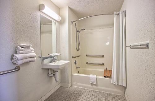 Porterville Hotel | Motel 6-Porterville, CA