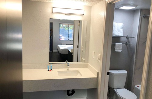 South Natomas Hotel | Motel 6 Sacramento, CA - Natomas & SMF Airport