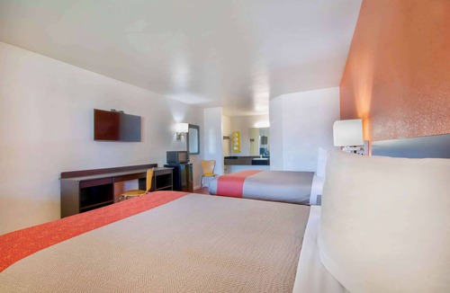 Santa Nella Hotel | Motel 6 Santa Nella, CA - Los Banos