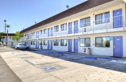 Santa Nella Hotel | Motel 6 - Santa Nella, on i-5