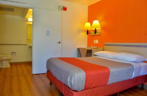 Santa Nella Hotel | Motel 6 - Santa Nella, on i-5