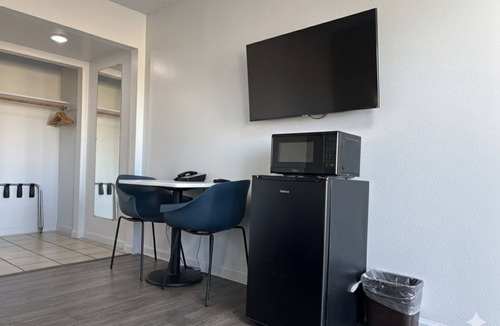 Selma Hotel | Motel 6 Selma, CA
