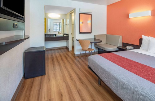 Thousand Oaks Hotel | Motel 6 Thousand Oaks, CA