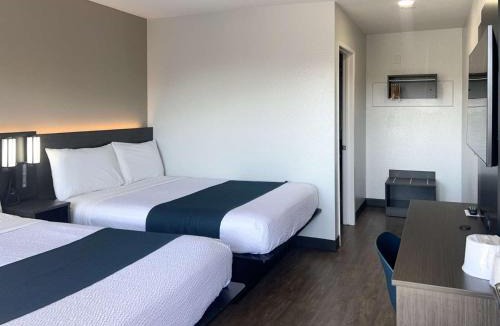 Tulare Hotel | Motel 6-Tulare, CA