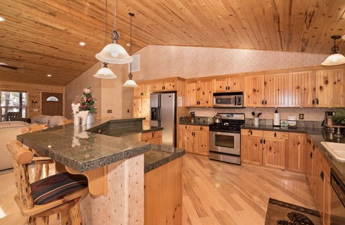 Big Bear City Cabin | Mountain Bliss by Destination Big Bear : Remarkable Single Story Log Style Home in Pinewood Estates! Outdoor Hot Tub! Arcade!