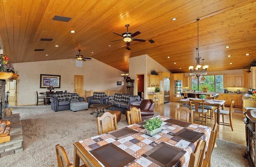 Castle Glen Estates Cabin | Mountain Canyon Retreat by Destination Big Bear : View of Lake and Mountains! EV Charger! Pool Table! Ping Pong!