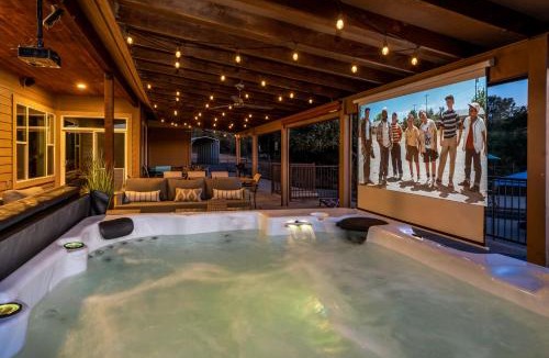 Coarsegold House | Mountain Elegance w/pool, spa, projector
