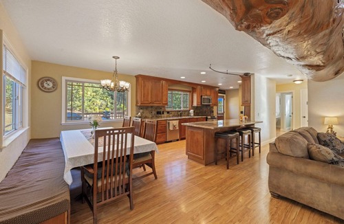 Sonora House | Mountain House - Retreat/Newly Remodeled! Linens Included