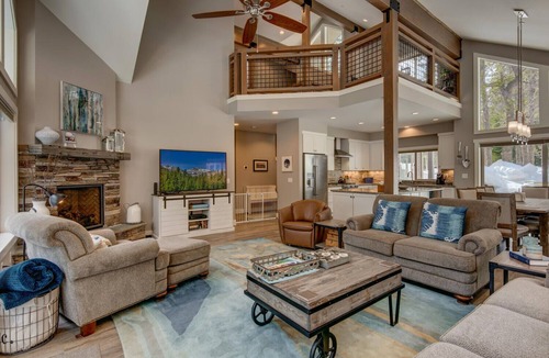 Truckee House | Mountain Jewel by Tahoe Getaways- 4 BR in Tahoe Donner - Hot tub + A/C
