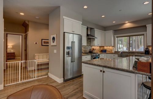 Truckee House | Mountain Jewel by Tahoe Getaways- 4 BR in Tahoe Donner - Hot tub + A/C