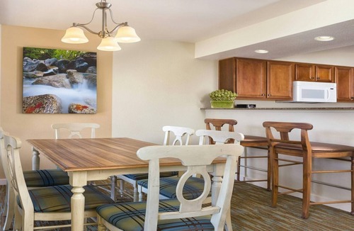 Round Hill Village House | Mountain & Lake Vacation with Spacious 2BR at South Shore