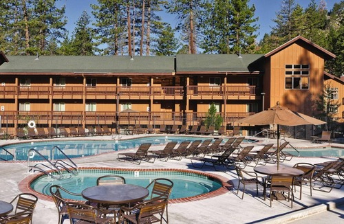 Round Hill Village House | Mountain & Lake Vacation with Spacious 2BR at South Shore