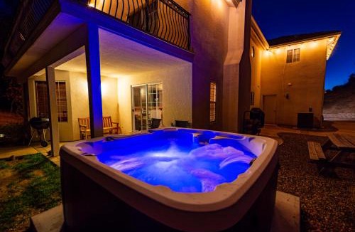 Oakhurst Villa | Mountain Majesty with Hot Tub, Pool Table, Generator, EV Hookup