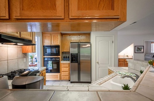 Oakhurst Villa | Mountain Majesty, with Hot Tub/Pool Table/Generator/EV/RV/Boat