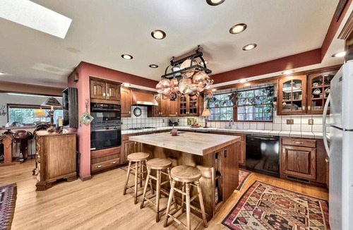 Black Bart House | Mountain Meadow Cabin | XL Deck, Heavenly, Views!