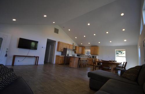 Groveland House | Mountain Place