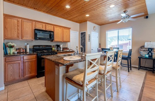 Big Bear Cottage | Mountain Retreat near Big Bear Lake – 3 BR, 2. BA,