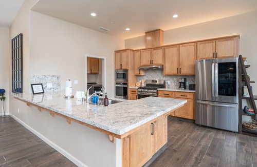 Oakhurst House | Mountain View House with hot tub, putting green, stunning views!