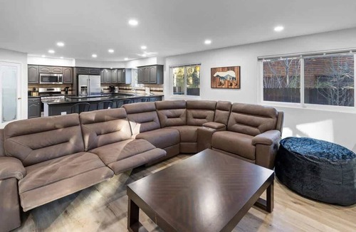 Big Bear City House | Mountain View Manor | 7BR · Hot Tub · Barrel Sauna
