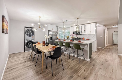 Simi Valley House | Mountain Views and Breeze Spacious Home with In law Suite 20 mins Ventura Beach