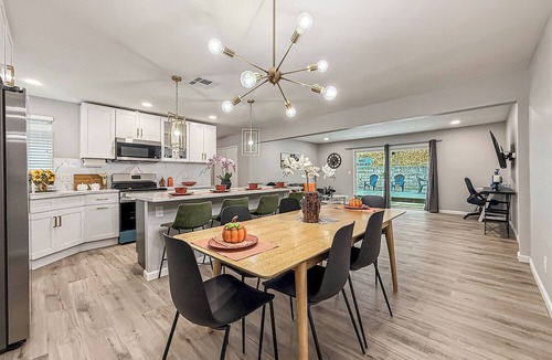 Simi Valley House | Mountain Views and Breeze Spacious Home with In law Suite 20 mins Ventura Beach