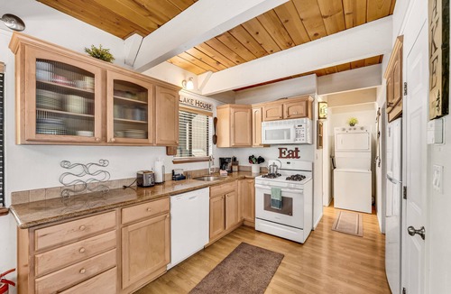 Incline Village Cabin | Mt. Rose A-Frame Cabin | Deck | BBQ