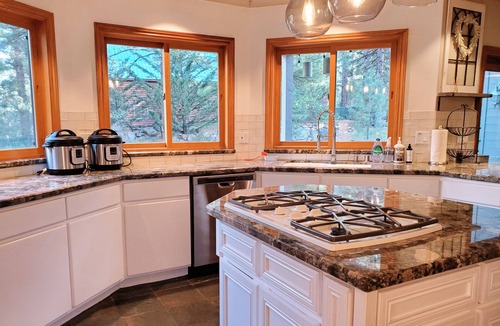 Galena Forest Estates Ski Chalet | Mt. Rose Retreat Tahoe/Reno 5 BR 4 BA