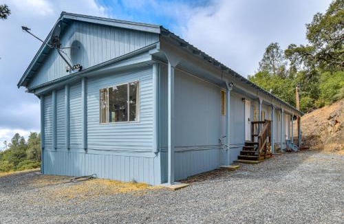 Coulterville House | Mtn-View Coulter Escape w/Rustic Tree Lookout