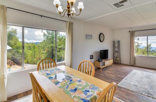 Coulterville House | Mtn-View Coulter Escape w/Rustic Tree Lookout