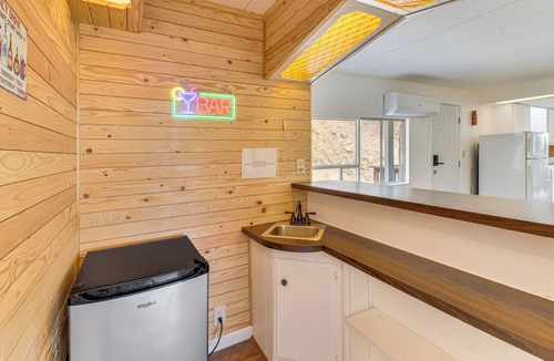 Coulterville House | Mtn-View Coulter Escape w/Rustic Tree Lookout