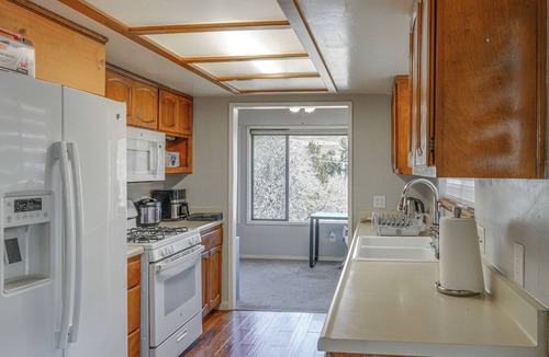 Wofford Heights House | Mtn-View Getaway w/Game Room, 1 Mi to Kern River!