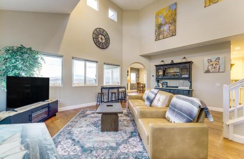 Sparks House | Mtn-View Haven w/Hot Tub! 28 Mi to Mt Rose Ski