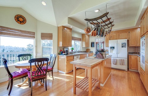 Montclair House | Mtn Views & Hot Tub: 4,300-Sq-Ft Oakland Retreat