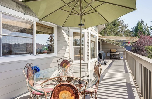 Montclair House | Mtn Views & Hot Tub: 4,300-Sq-Ft Oakland Retreat