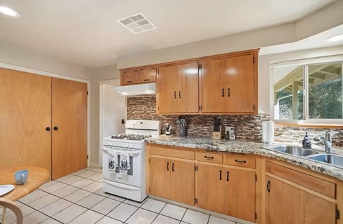 Oakhurst Cottage | Multi-Gen Family Retreat: 2 Homes, 2 Hot Tubs, Bass Lake & Yosemite