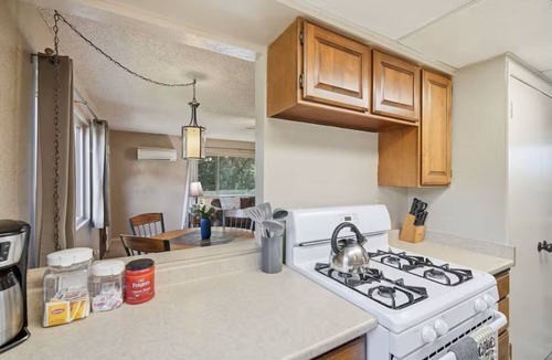 Oakhurst Cottage | Multi-Gen Family Retreat: 2 Homes, 2 Hot Tubs, Bass Lake & Yosemite