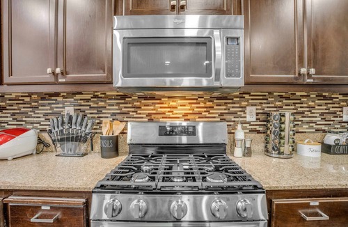 Fairfield House | Napa Wine Country Hot Tub/Arcade/Pool Table Fun 5B