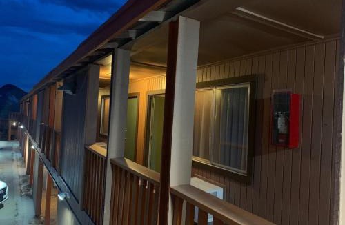 Tonopah Hotel | National 9 Inn