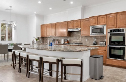 Desert Hot Springs Villa | Natural Springs-2 acre, Games+karaoke, fit,views.